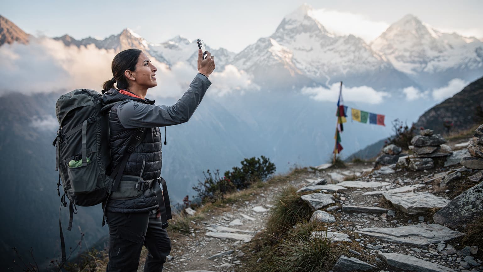 Fjällvandring i Nepal: Uppkopplad i Himalaya med eSIM 2026